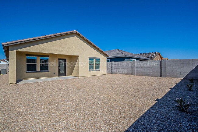 Building Photo - 6532 W Magdalena Ln