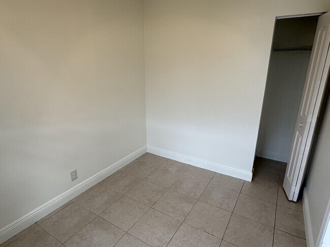 Building Photo - 1415 N J St