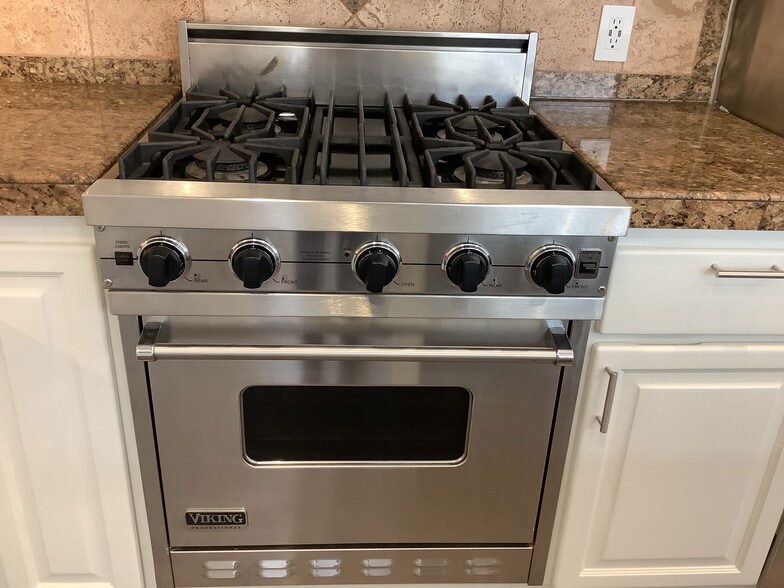 Gas Stove - 115 Magnolia St