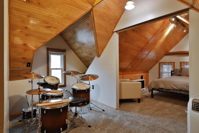 Building Photo - 1344 Oak St