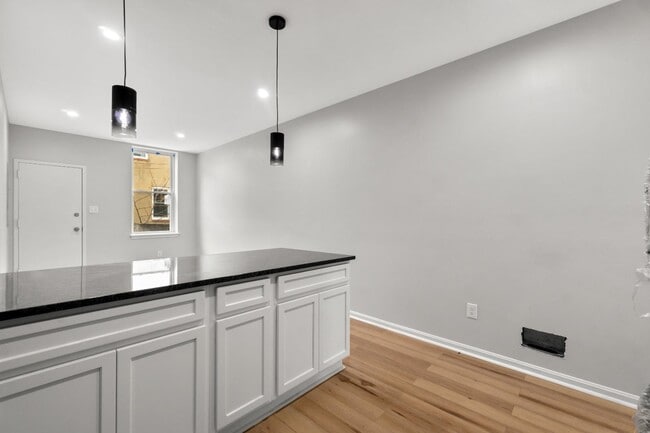 Building Photo - 2526 E Fayette St