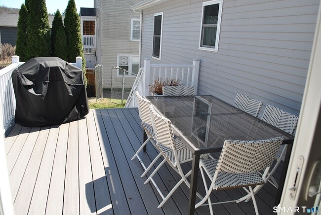 Building Photo - 3 Bostwick Pl