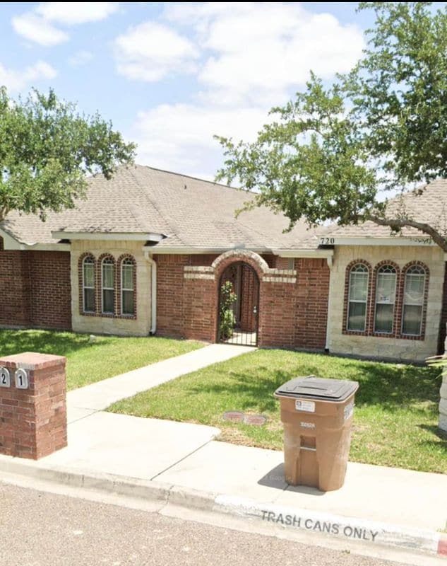 Building Photo - 720 S Logan Dr