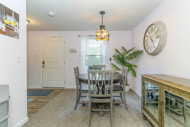 Building Photo - 1071 Stratford Ct