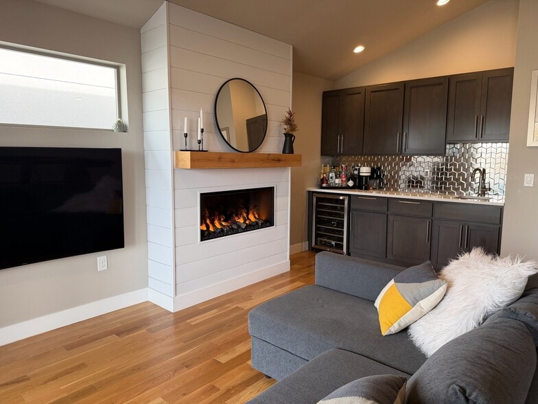 Building Photo - 38 Harrison St