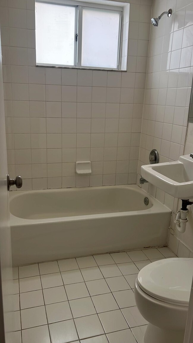 Building Photo - 2080 NE 167th St