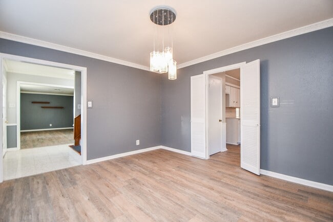 Building Photo - 7310 Ridge Oak Dr