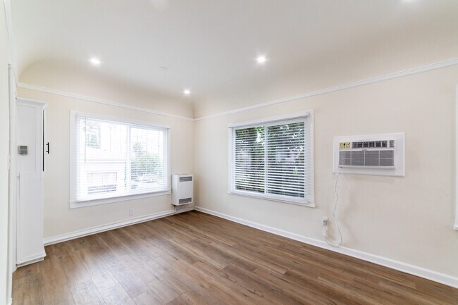 Building Photo - 211 N Berendo St