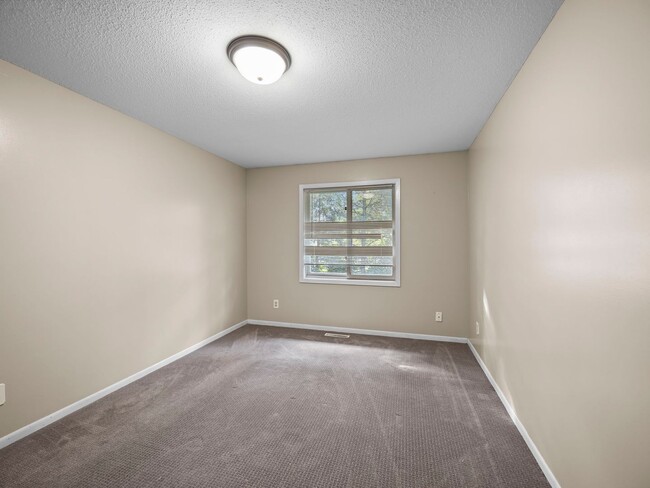 Building Photo - 3 Bedroom Golden Valley Home