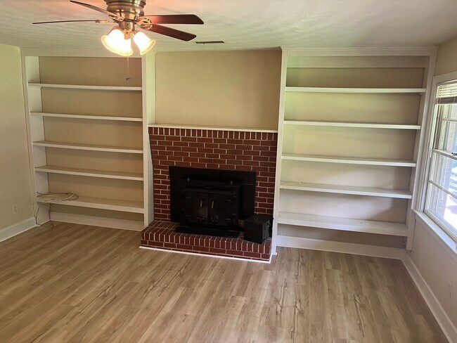 Building Photo - 229 Bridgeview Cir