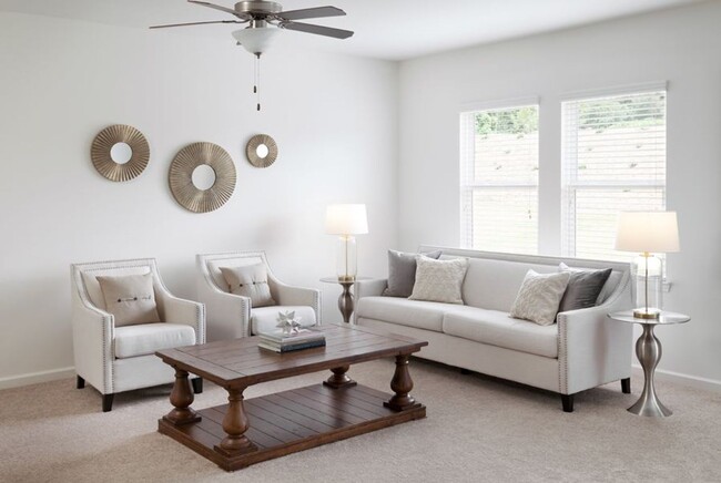Building Photo - Two-story, 5 bed room, 3 bathroom, 3 livin...