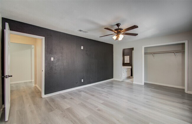 Building Photo - 16610 Cairngorm Dr