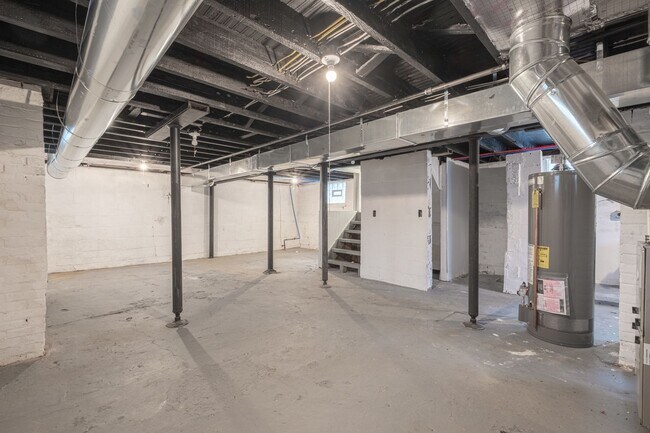 Building Photo - Fully renovated house located on Cleveland...