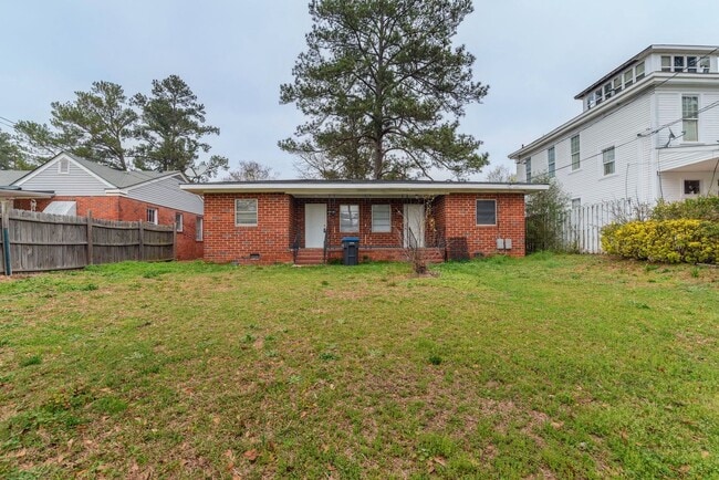 Building Photo - SECTION 8 ACCEPTED! - Cozy 2-Bedroom Home ...