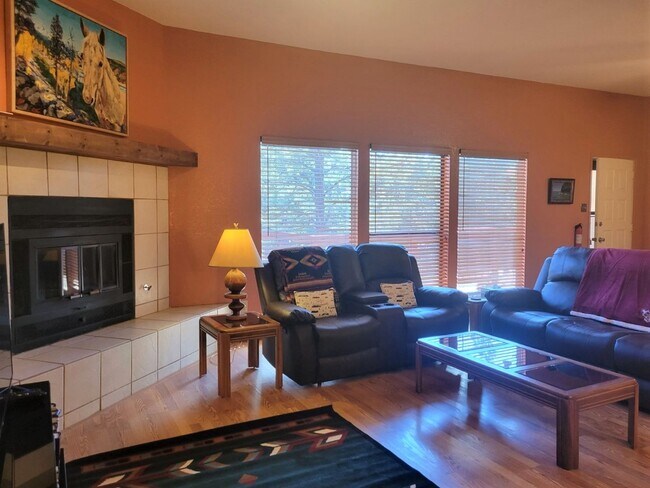 Building Photo - 119 Whispering Pines Way
