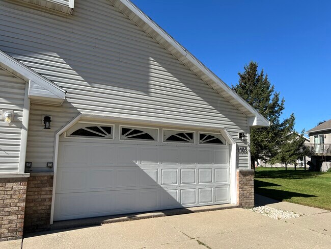 Building Photo - 1105 Heritage Ct