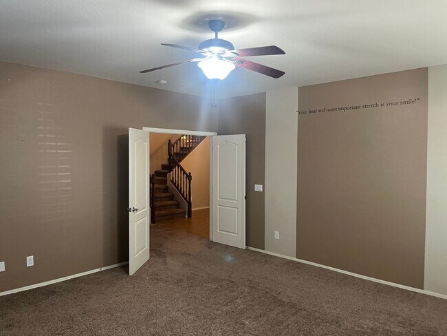 Building Photo - 16412 W Hope Dr