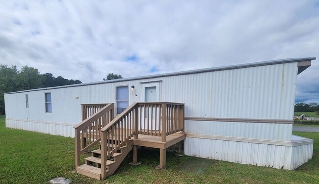 Building Photo - 3 bedroom mobile home