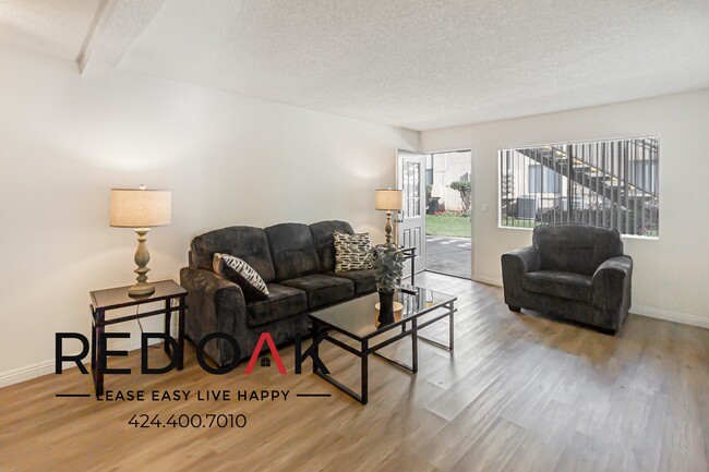 Building Photo - Bright and Airy One Bedroom Featuring Cent...