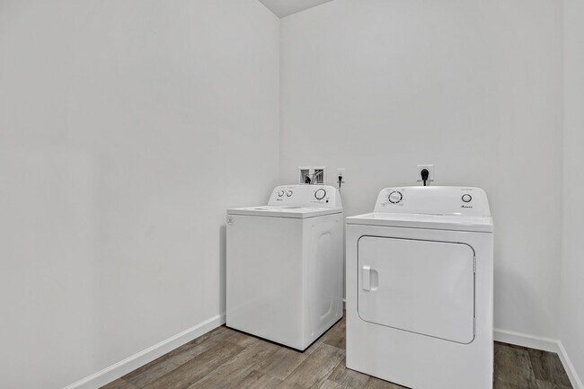 Building Photo - Newly built 2BR/1.5Bath Townhouse for rent...