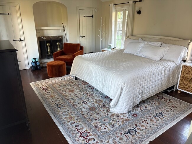 Building Photo - 80 Corona Way