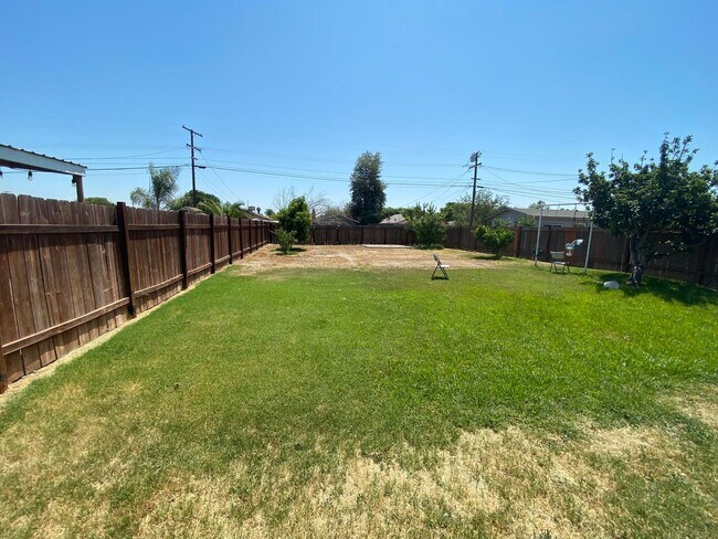 Building Photo - Cozy Home for rent in Tulare
