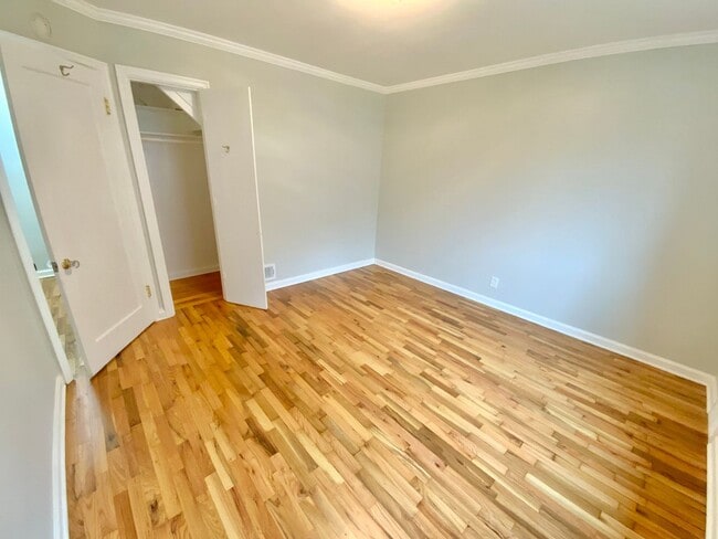 Building Photo - Beautiful Townhouse with Fenced Yard, Garage, and AC