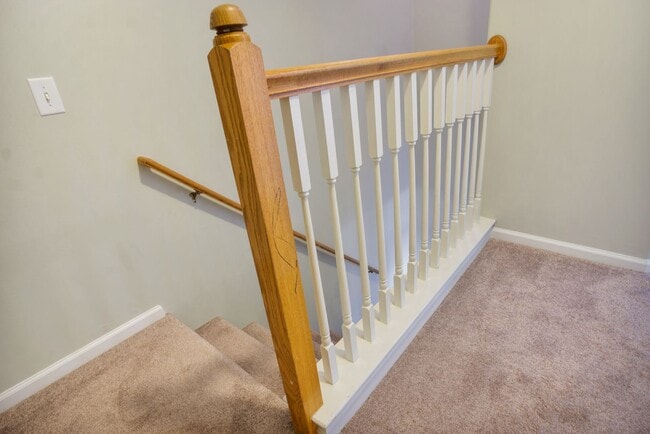 Building Photo - Updated 3-Bed, 2.5-Bath Yorktown Condo with Modern Kitchen, Parking & Community Amenities