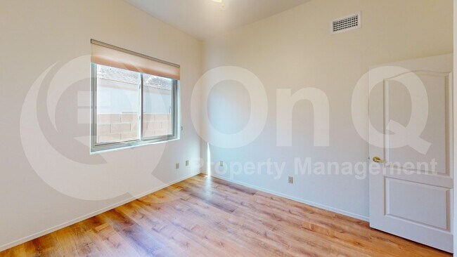 Building Photo - 137 E Calle Zavala