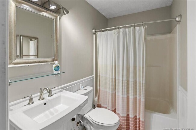 Building Photo - 421 Cityview Ln