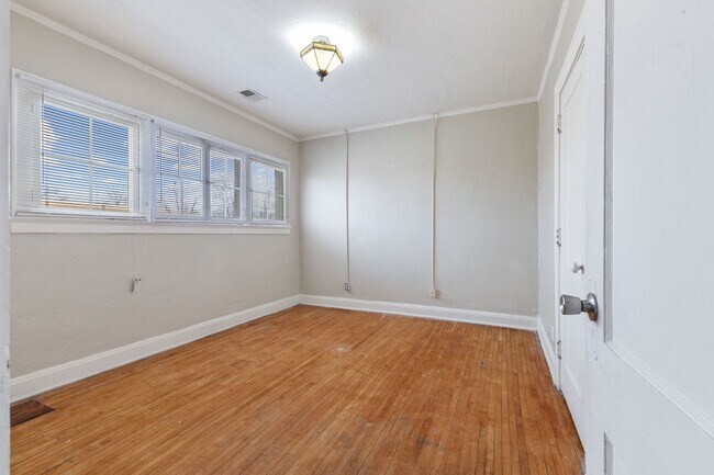 Building Photo - 5703 E Washington St