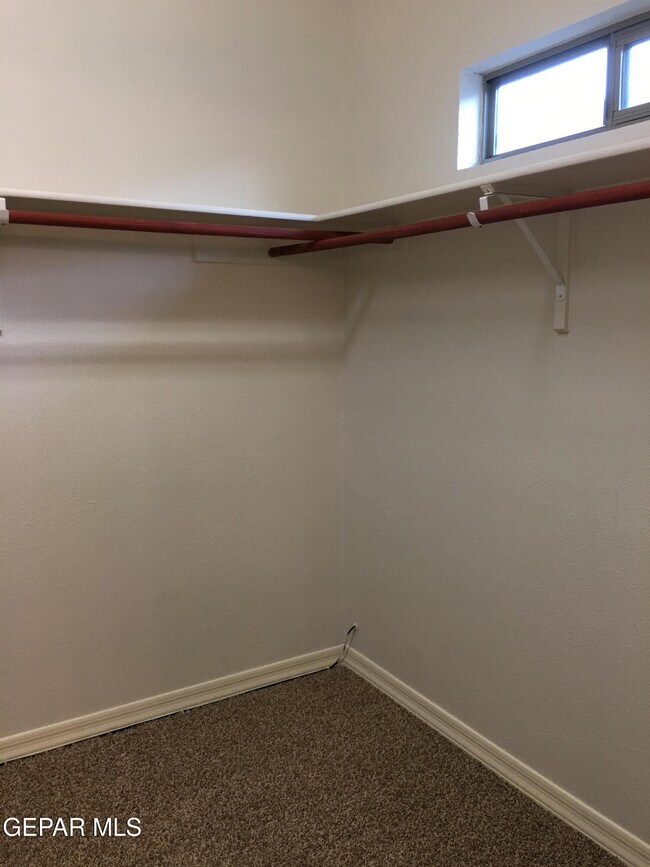 Building Photo - 14345 Apache Point Dr