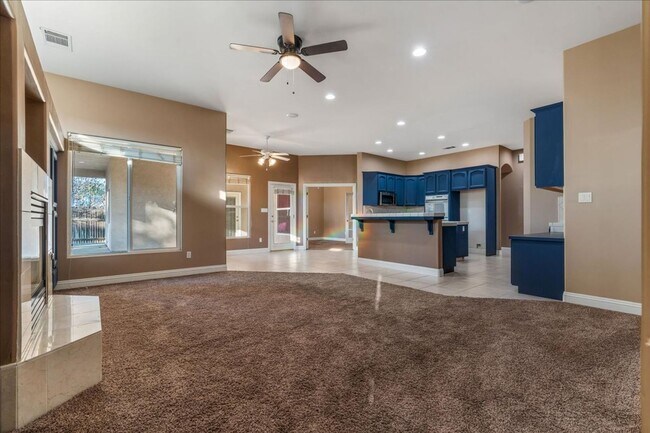 Building Photo - West Bakersfield Custom Home for Rent Available Now!