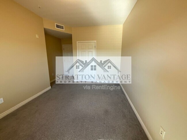 Building Photo - 5350 E Deer Valley Dr