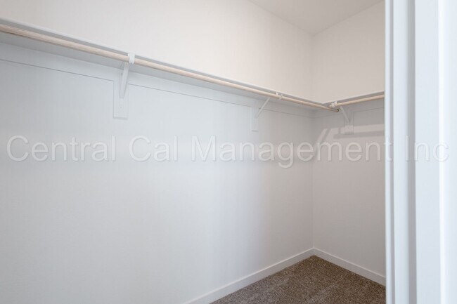 Building Photo - 4 Bedroom, 2 Bath Home with Solar in the S...