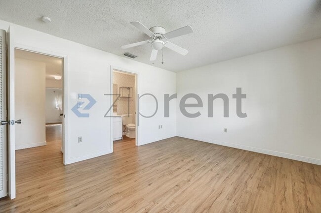 Building Photo - 1624 Whitehead Dr