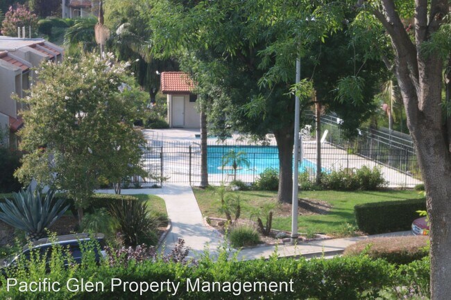 Building Photo - 3 br, 2.5 bath House - 7903 Via Magdalena