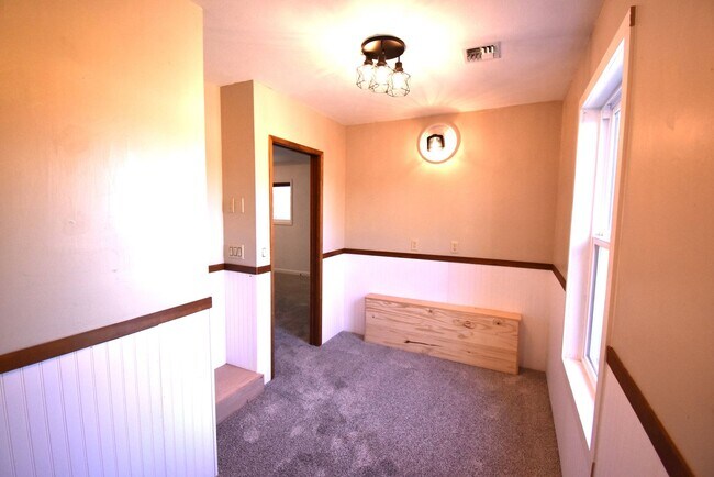 Building Photo - Desirable North Albany home.
