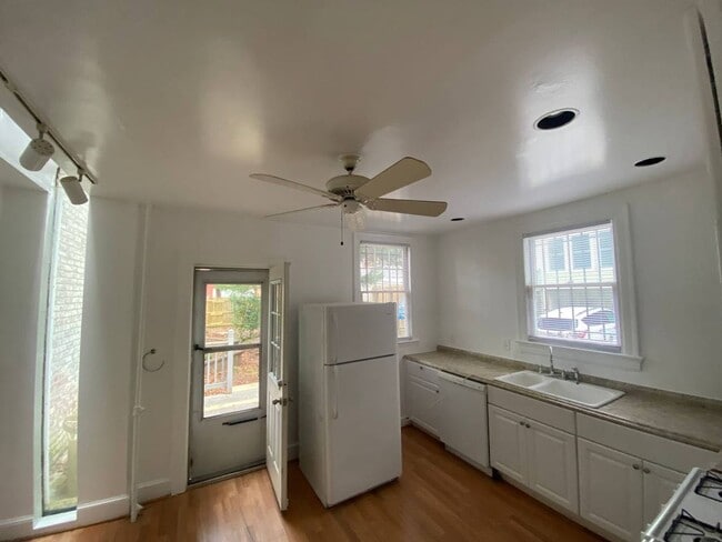 Building Photo - Incredibly Charming 3 Bedroom 2 Bath Victorian Style Farmhouse in Mount Pleasant! Just Steps From...