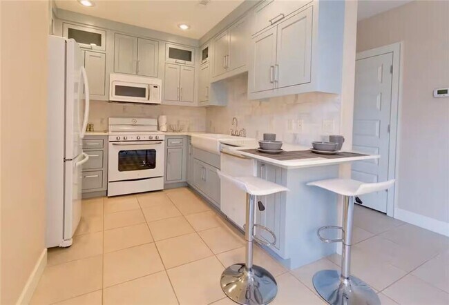 Building Photo - 212 SE A St