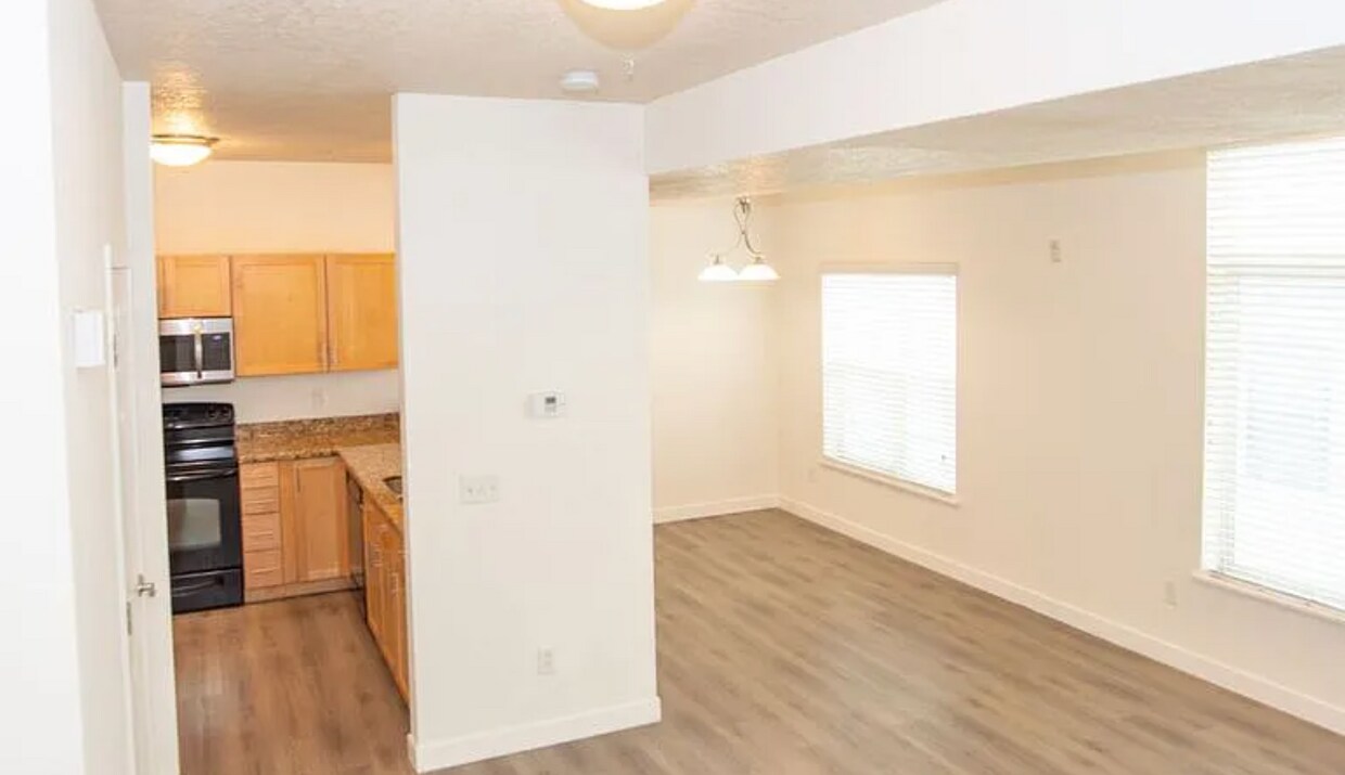 Building Photo - 520 S 500 E