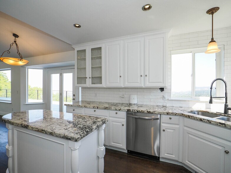 Building Photo - 2368 Maple Hills Dr