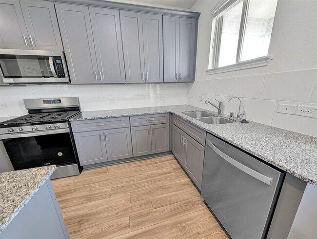 Building Photo - 1328 Ventura Crk Dr