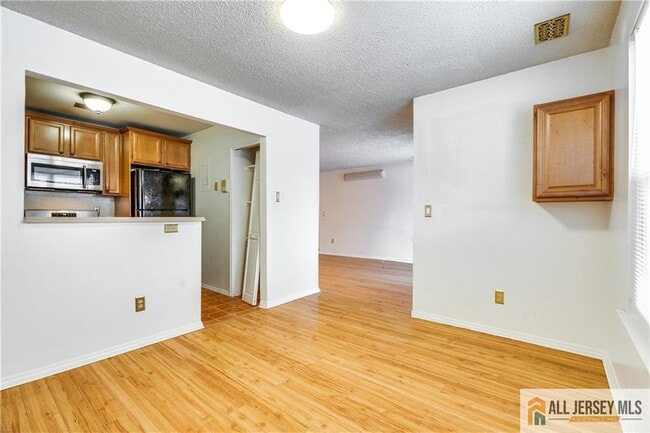 Building Photo - 49 Tanglewood Ct