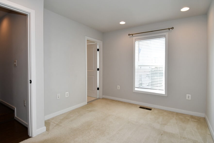 Building Photo - 2421 Auden Dr