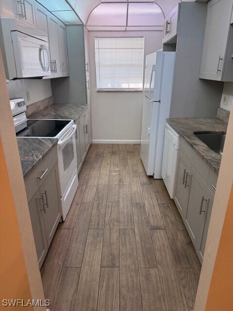 Primary Photo - 4900 Biscayne Dr