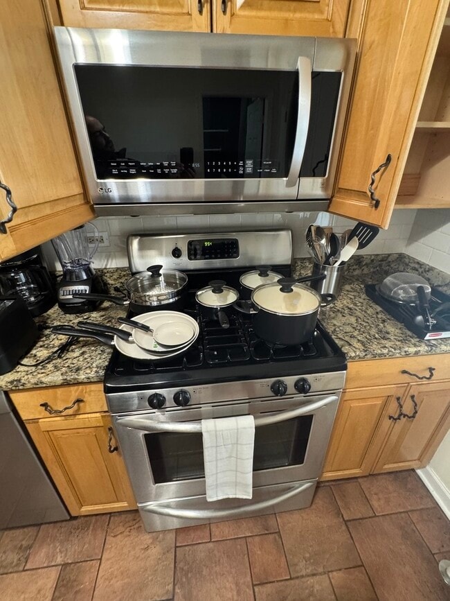 Building Photo - 1006 S Oakley Blvd