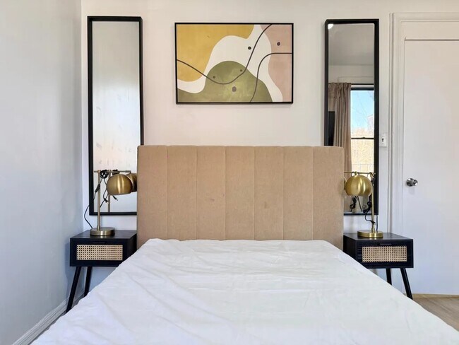Building Photo - Furnished room/NOT APARTMENT