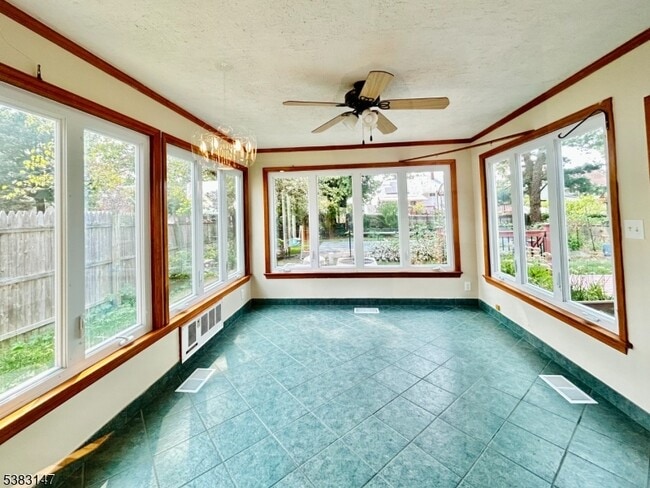 Building Photo - 28 Urma Pl