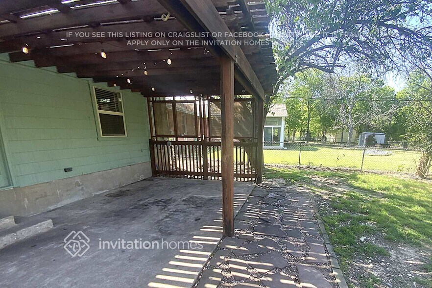 Building Photo - 3620 W Seminary Dr
